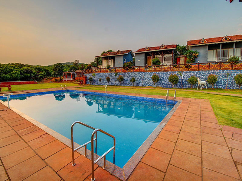 Resort with Swimming Pool in Mahabaleshwar 